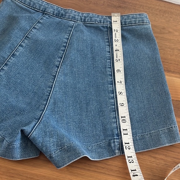 NWOT H&M 
Excellent Condition
Size 8
Color Blue. Zips on Side.
#643 - Picture 6 of 6